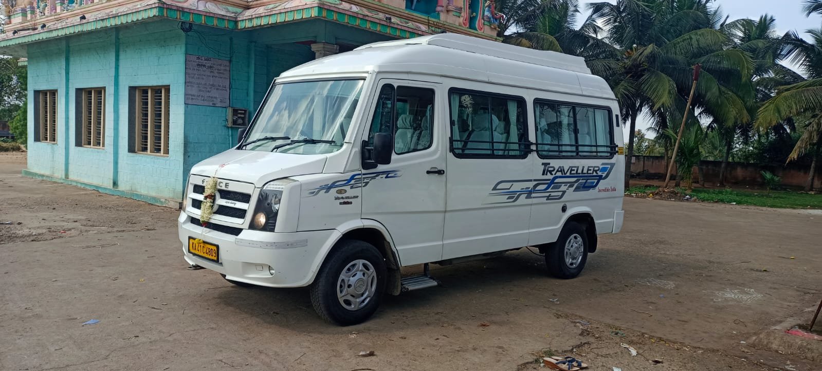 TT Luxury 10 Seater Side Profile Extra Luggage Space