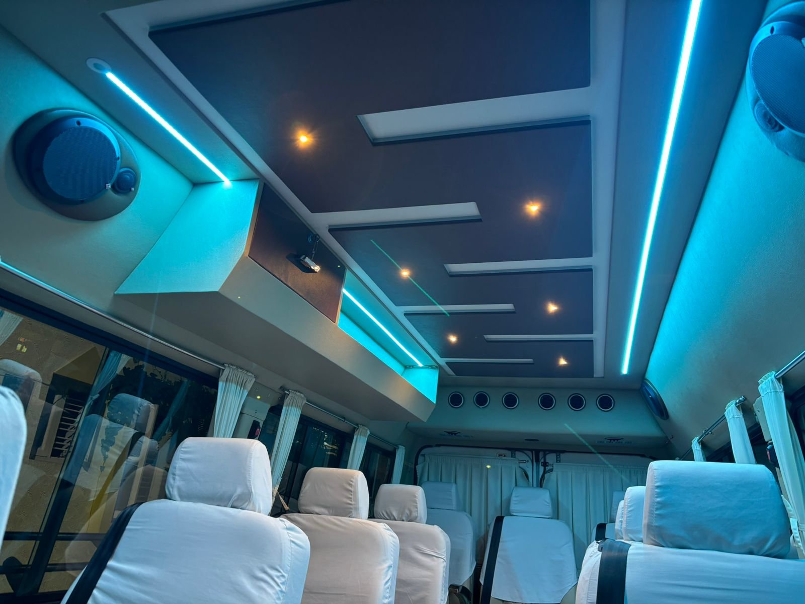 9-Seater Tempo Interior