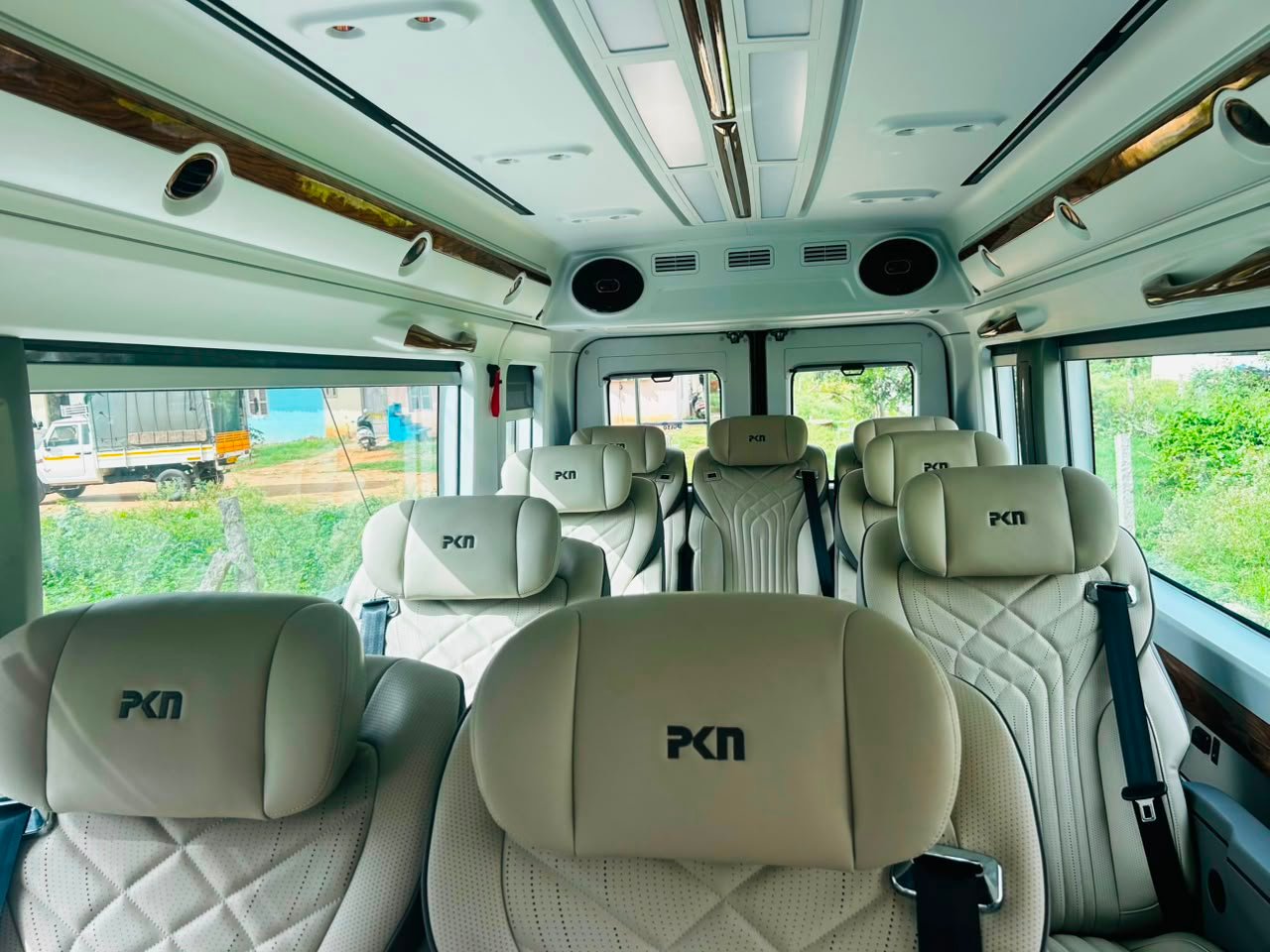 Force Urbania 9 Seater Maharaja with Recliner